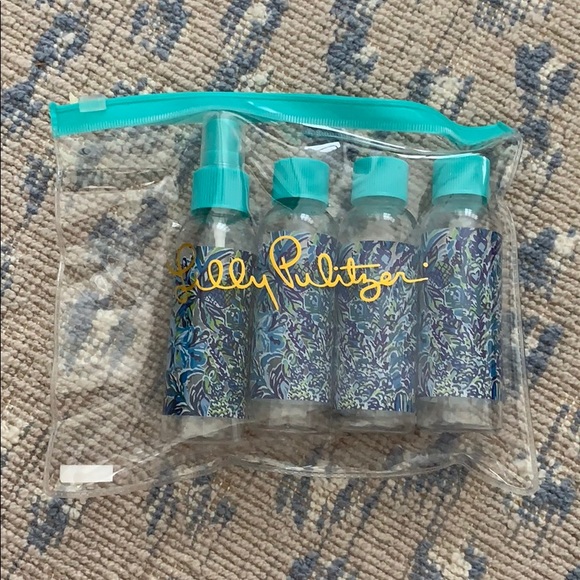 Lilly Pulitzer Handbags - NWOT Lilly Pulitzer Travel Container Set